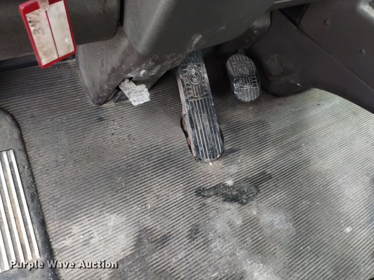 image for item EH0074 2013 Kenworth T800 semi truck