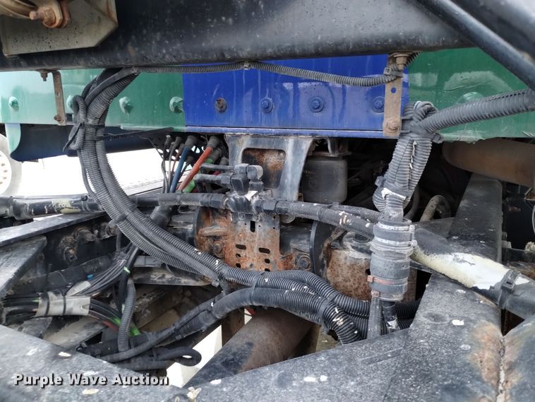 image for item EH0074 2013 Kenworth T800 semi truck