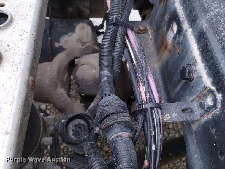 image for item EH0074 2013 Kenworth T800 semi truck