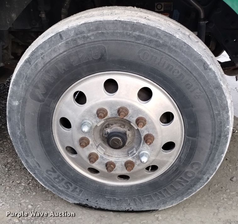 image for item EH0074 2013 Kenworth T800 semi truck