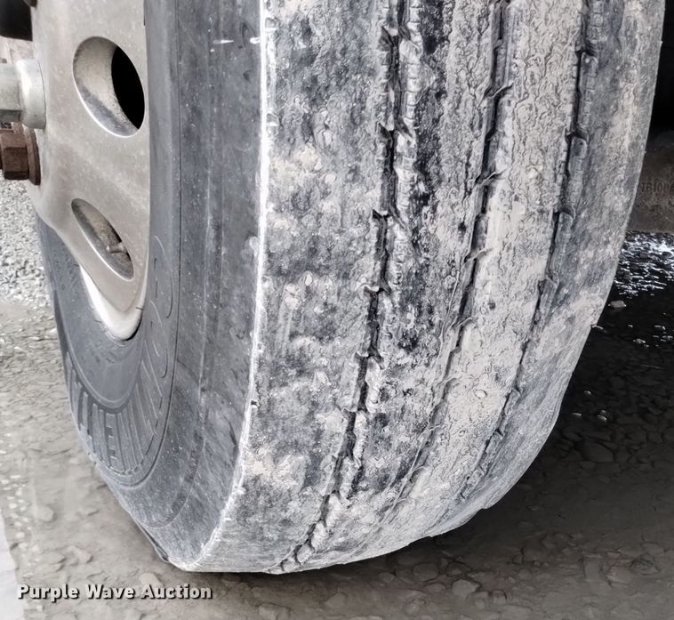 image for item EH0074 2013 Kenworth T800 semi truck