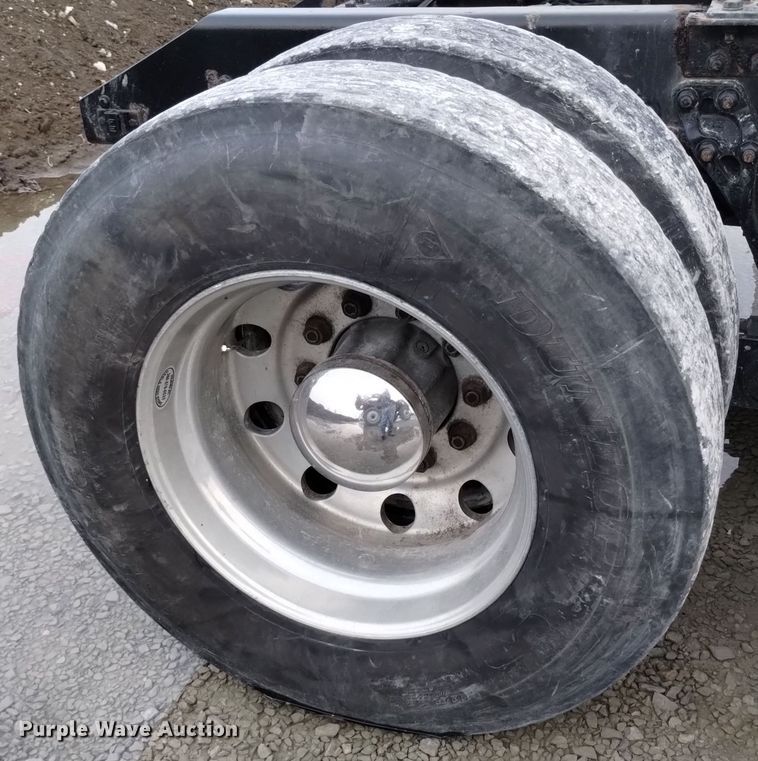 image for item EH0074 2013 Kenworth T800 semi truck