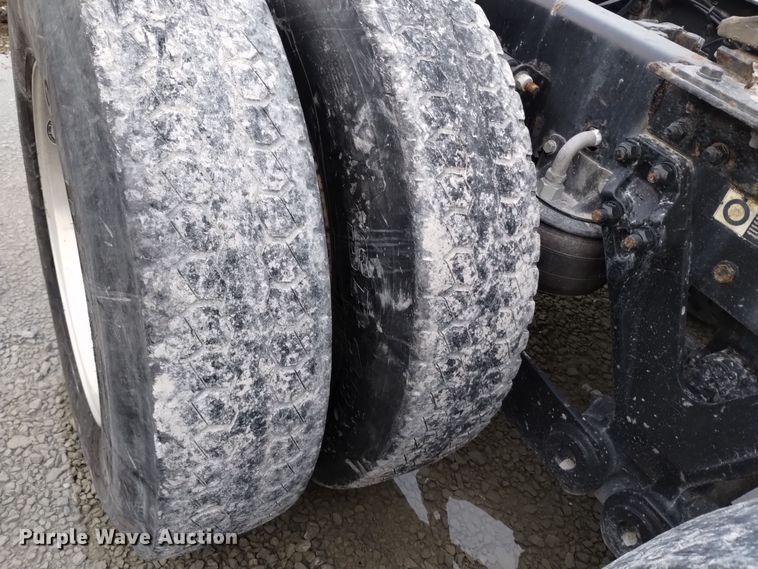 image for item EH0074 2013 Kenworth T800 semi truck