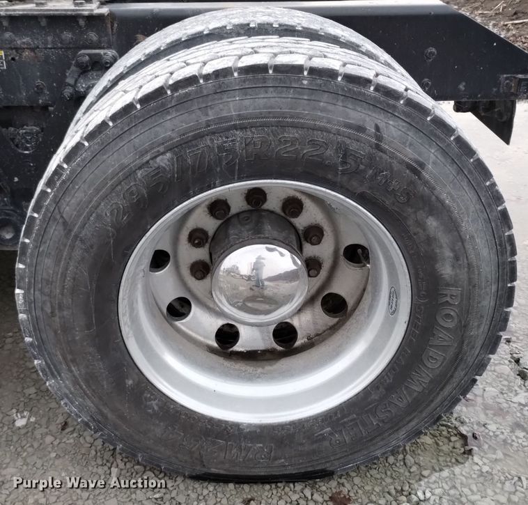 image for item EH0074 2013 Kenworth T800 semi truck