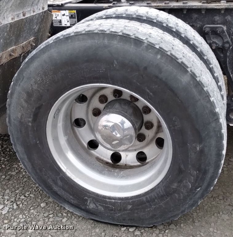 image for item EH0074 2013 Kenworth T800 semi truck