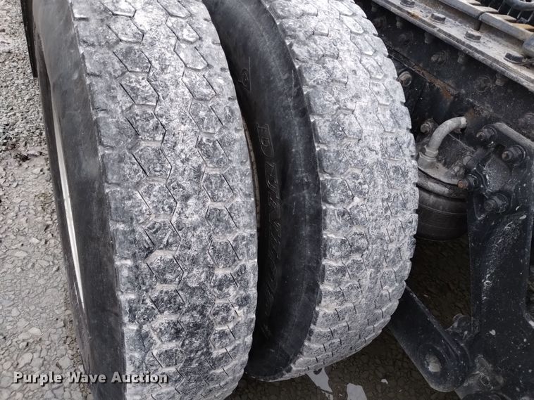 image for item EH0074 2013 Kenworth T800 semi truck