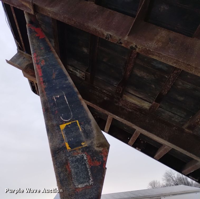 image for item EH0111 1993 Freightliner FL70 dump flatbed truck