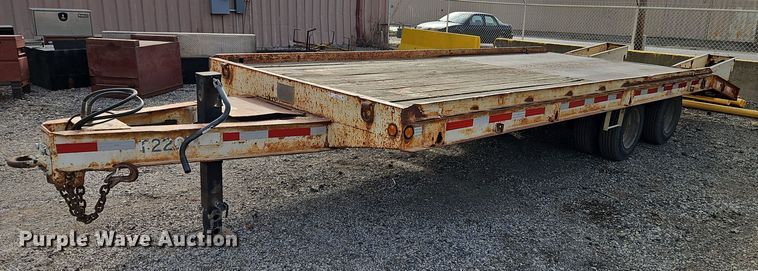 image for item EI8438 1986 Trail-Eze T220 equipment trailer