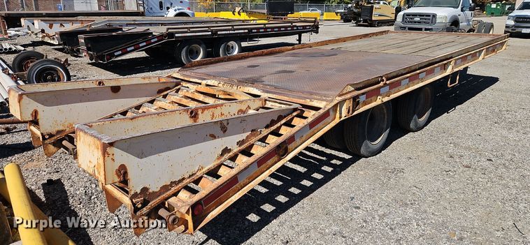 image for item EI8438 1986 Trail-Eze T220 equipment trailer