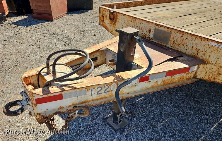 image for item EI8438 1986 Trail-Eze T220 equipment trailer