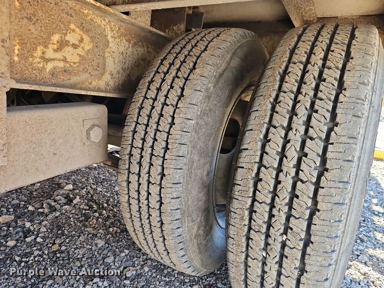 image for item EI8438 1986 Trail-Eze T220 equipment trailer