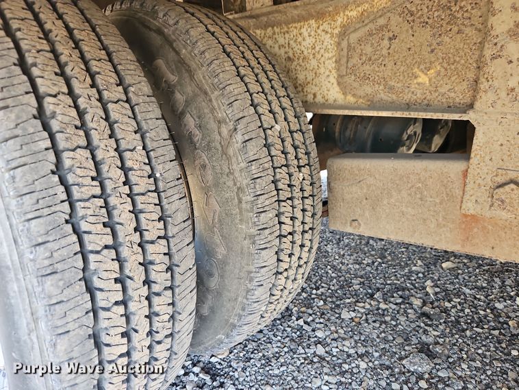 image for item EI8438 1986 Trail-Eze T220 equipment trailer