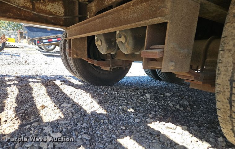 image for item EI8438 1986 Trail-Eze T220 equipment trailer