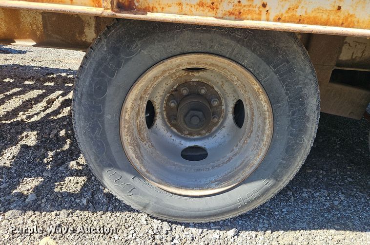 image for item EI8438 1986 Trail-Eze T220 equipment trailer