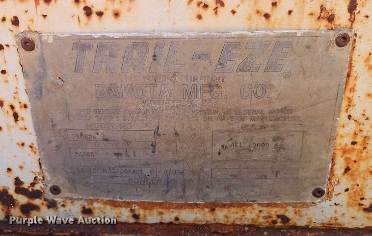 image for item EI8438 1986 Trail-Eze T220 equipment trailer
