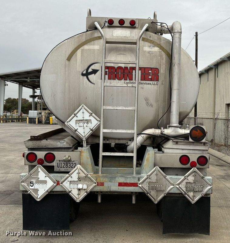 image for item EM0008 1994 Polar tank trailer