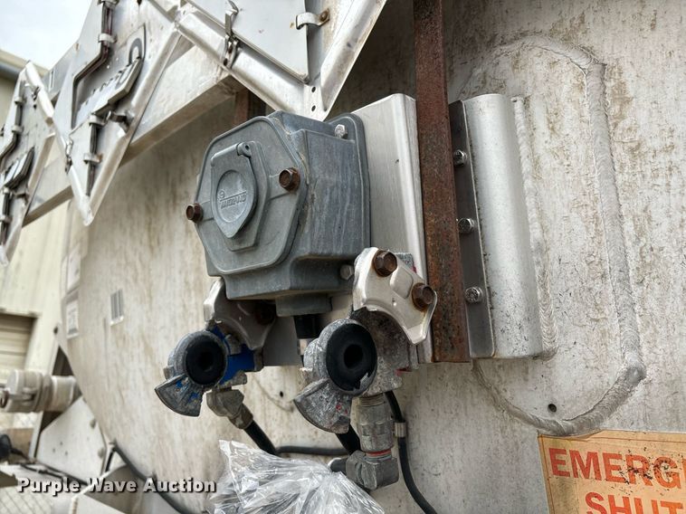 image for item EM0008 1994 Polar tank trailer