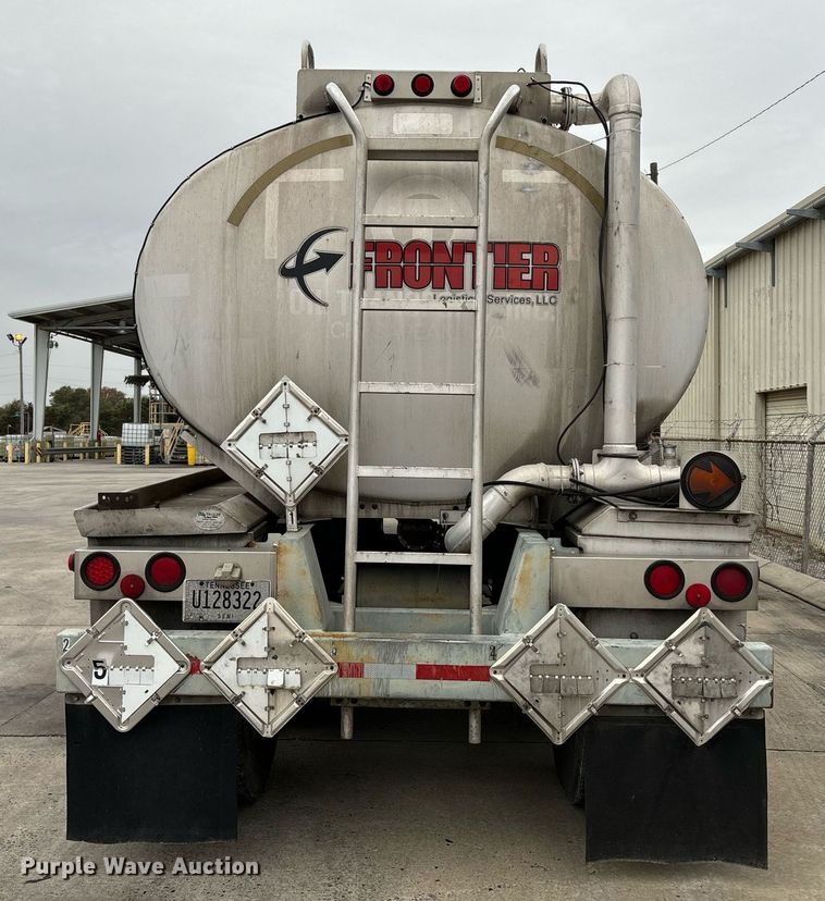 image for item EM0008 1994 Polar tank trailer