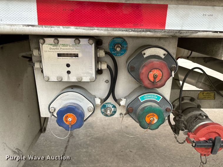 image for item EM0008 1994 Polar tank trailer