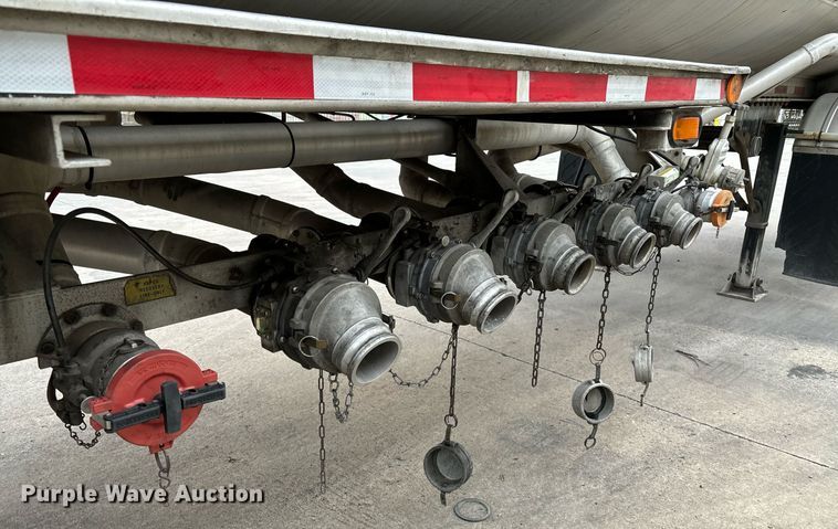 image for item EM0008 1994 Polar tank trailer