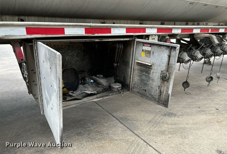 image for item EM0008 1994 Polar tank trailer