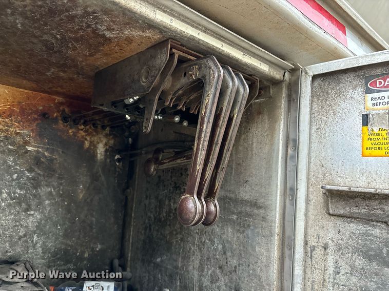 image for item EM0008 1994 Polar tank trailer