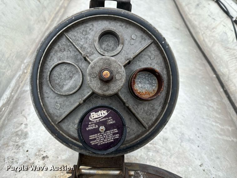 image for item EM0008 1994 Polar tank trailer