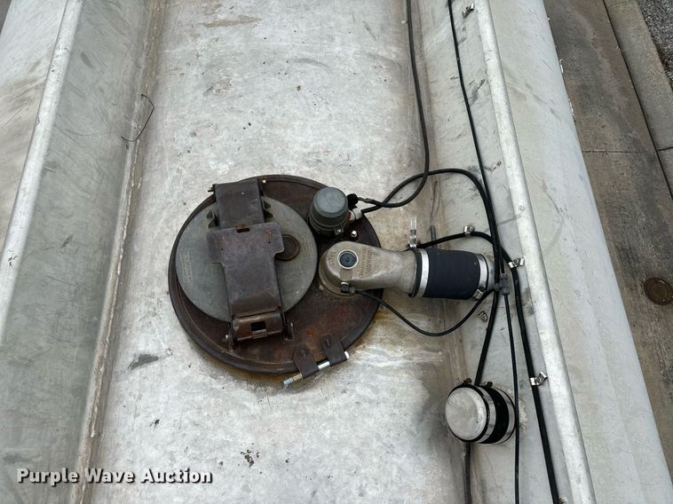 image for item EM0008 1994 Polar tank trailer