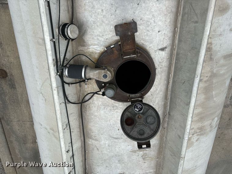 image for item EM0008 1994 Polar tank trailer