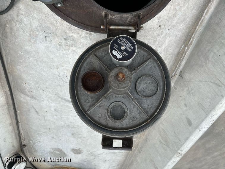 image for item EM0008 1994 Polar tank trailer