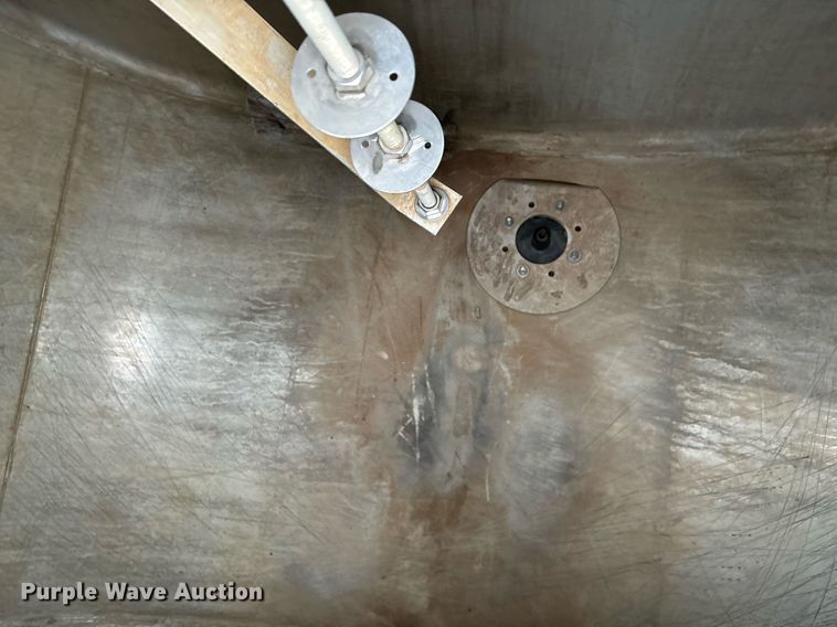 image for item EM0008 1994 Polar tank trailer