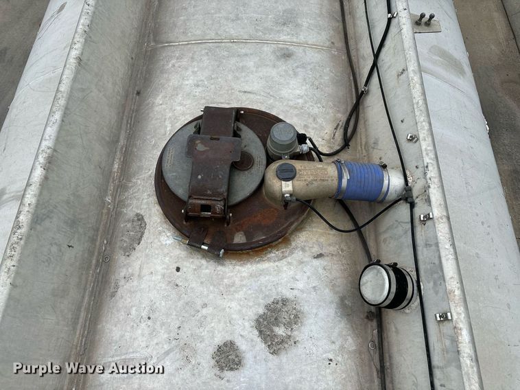 image for item EM0008 1994 Polar tank trailer