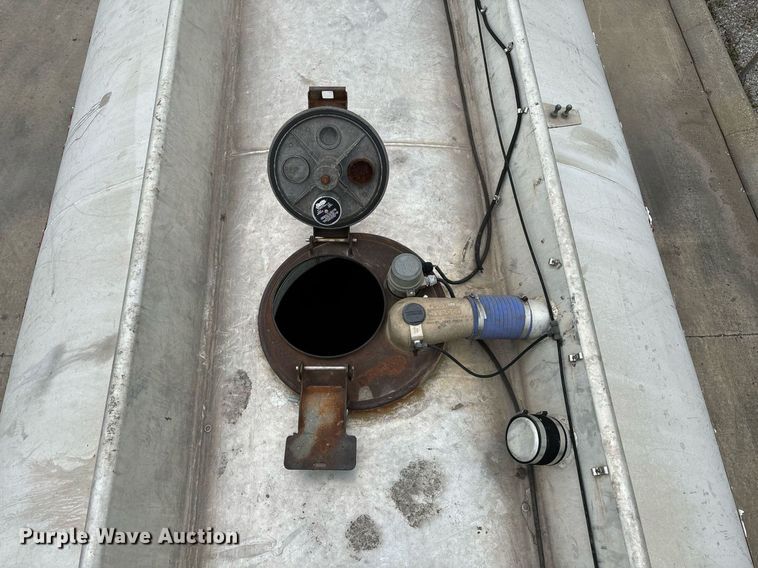 image for item EM0008 1994 Polar tank trailer