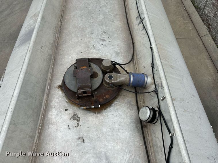 image for item EM0008 1994 Polar tank trailer