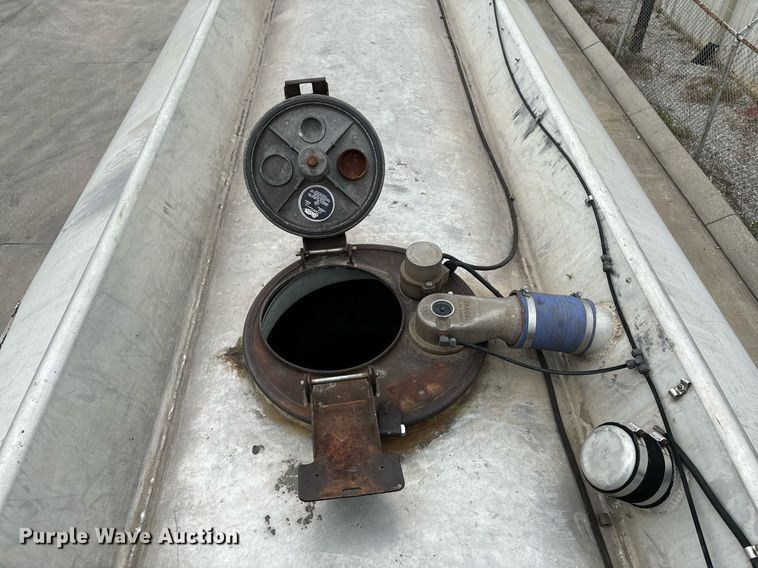 image for item EM0008 1994 Polar tank trailer