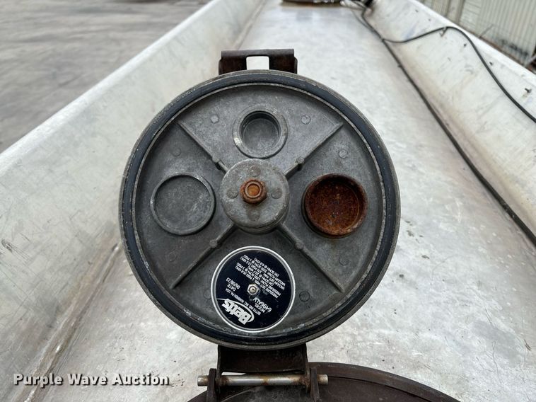 image for item EM0008 1994 Polar tank trailer