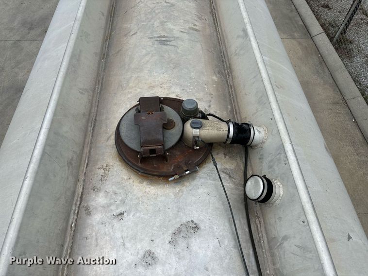 image for item EM0008 1994 Polar tank trailer