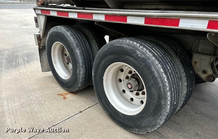 image for item EM0008 1994 Polar tank trailer