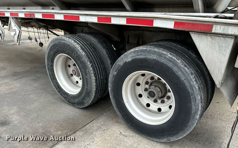 image for item EM0008 1994 Polar tank trailer