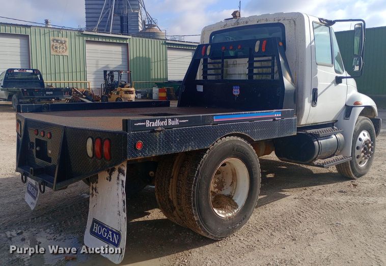 image for item EN8657 2007 International 4300 SBA flatbed truck