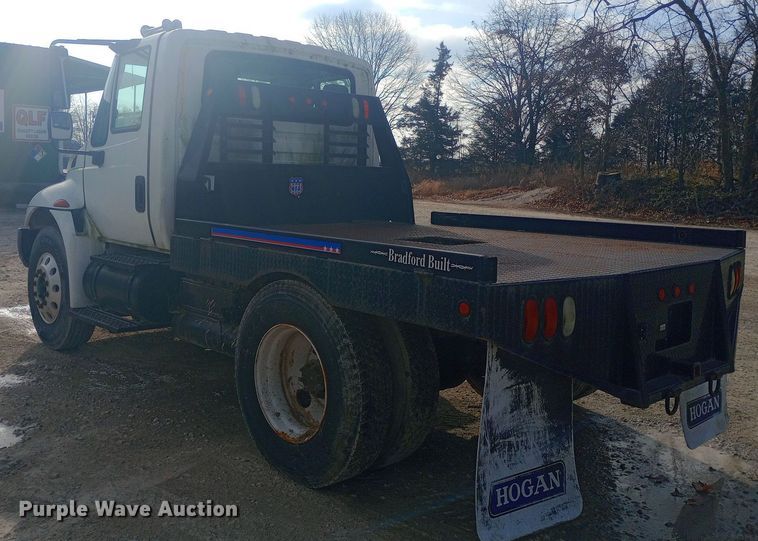 image for item EN8657 2007 International 4300 SBA flatbed truck