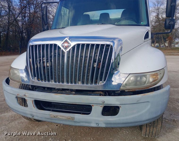 image for item EN8657 2007 International 4300 SBA flatbed truck