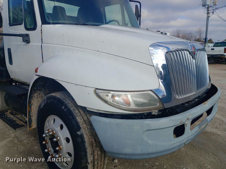 image for item EN8657 2007 International 4300 SBA flatbed truck