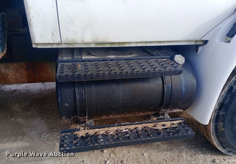 image for item EN8657 2007 International 4300 SBA flatbed truck