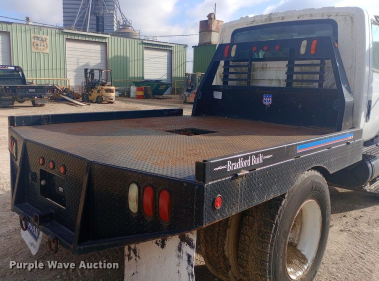 image for item EN8657 2007 International 4300 SBA flatbed truck