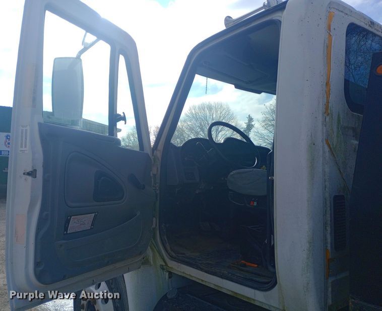 image for item EN8657 2007 International 4300 SBA flatbed truck