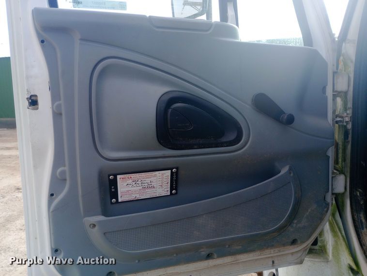 image for item EN8657 2007 International 4300 SBA flatbed truck