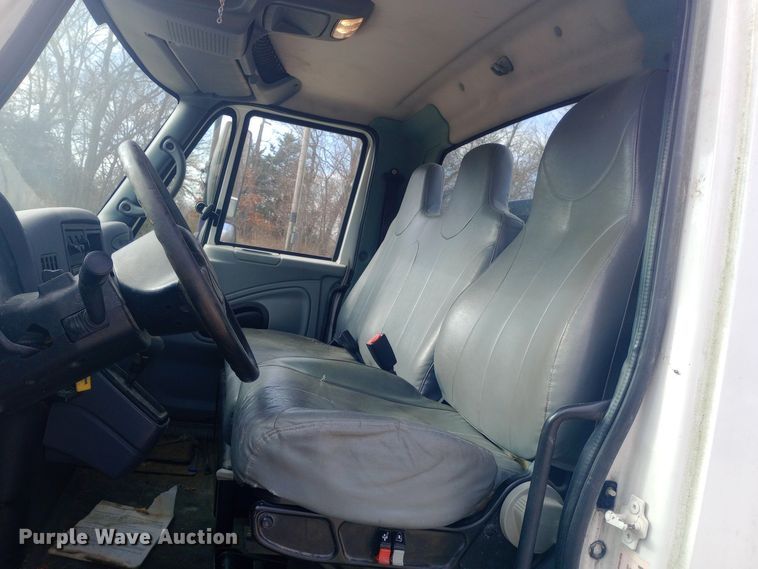 image for item EN8657 2007 International 4300 SBA flatbed truck