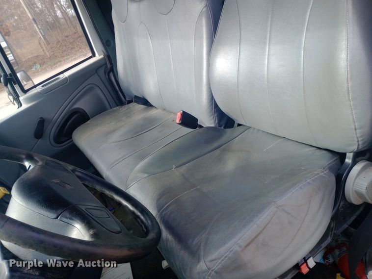 image for item EN8657 2007 International 4300 SBA flatbed truck