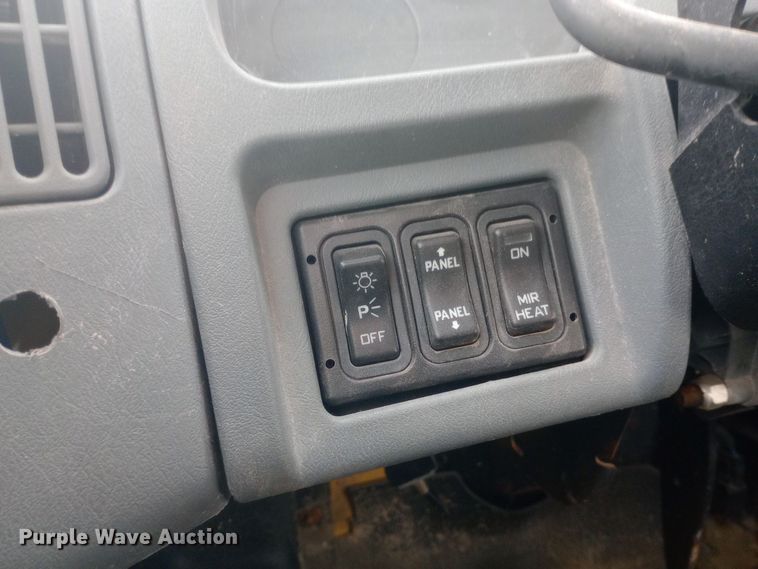 image for item EN8657 2007 International 4300 SBA flatbed truck